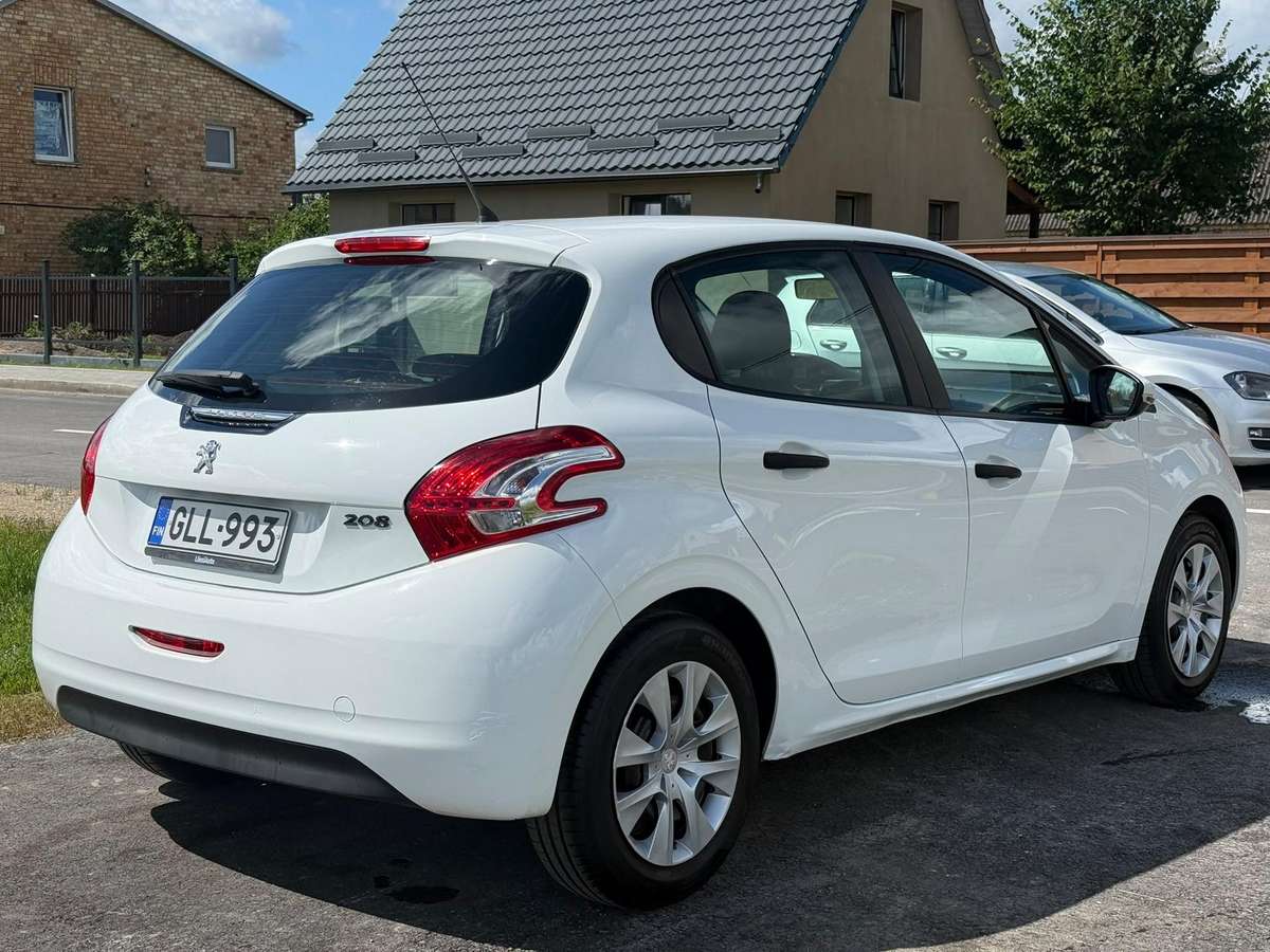 Peugeot 208 - 5