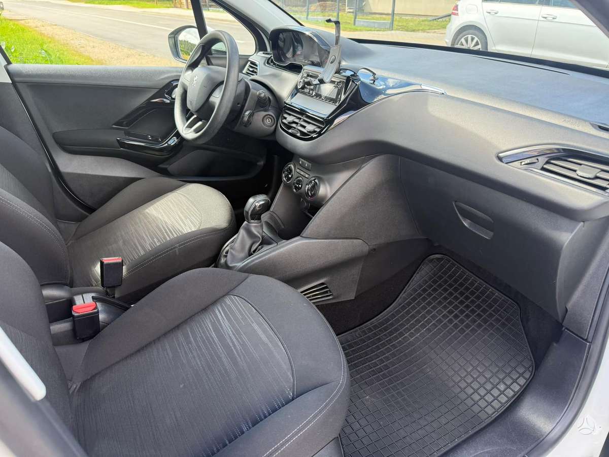 Peugeot 208 - 7