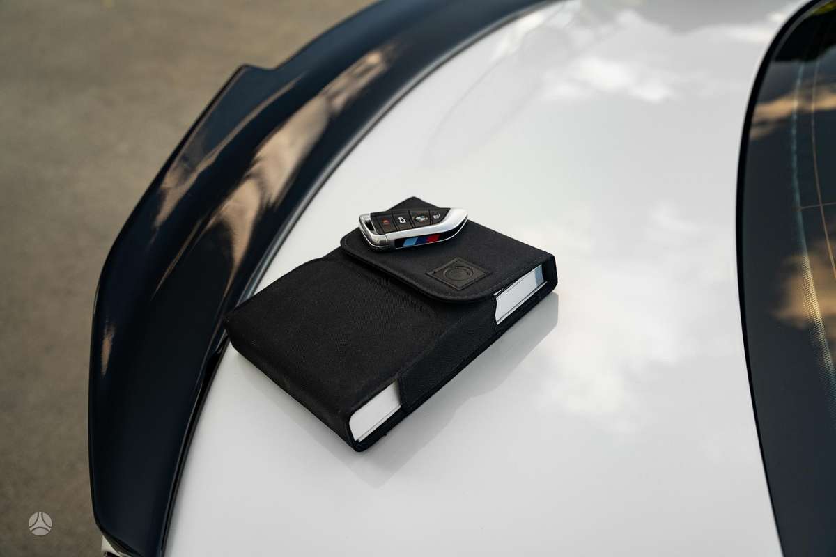 BMW 330, 2.0 l., Седан
