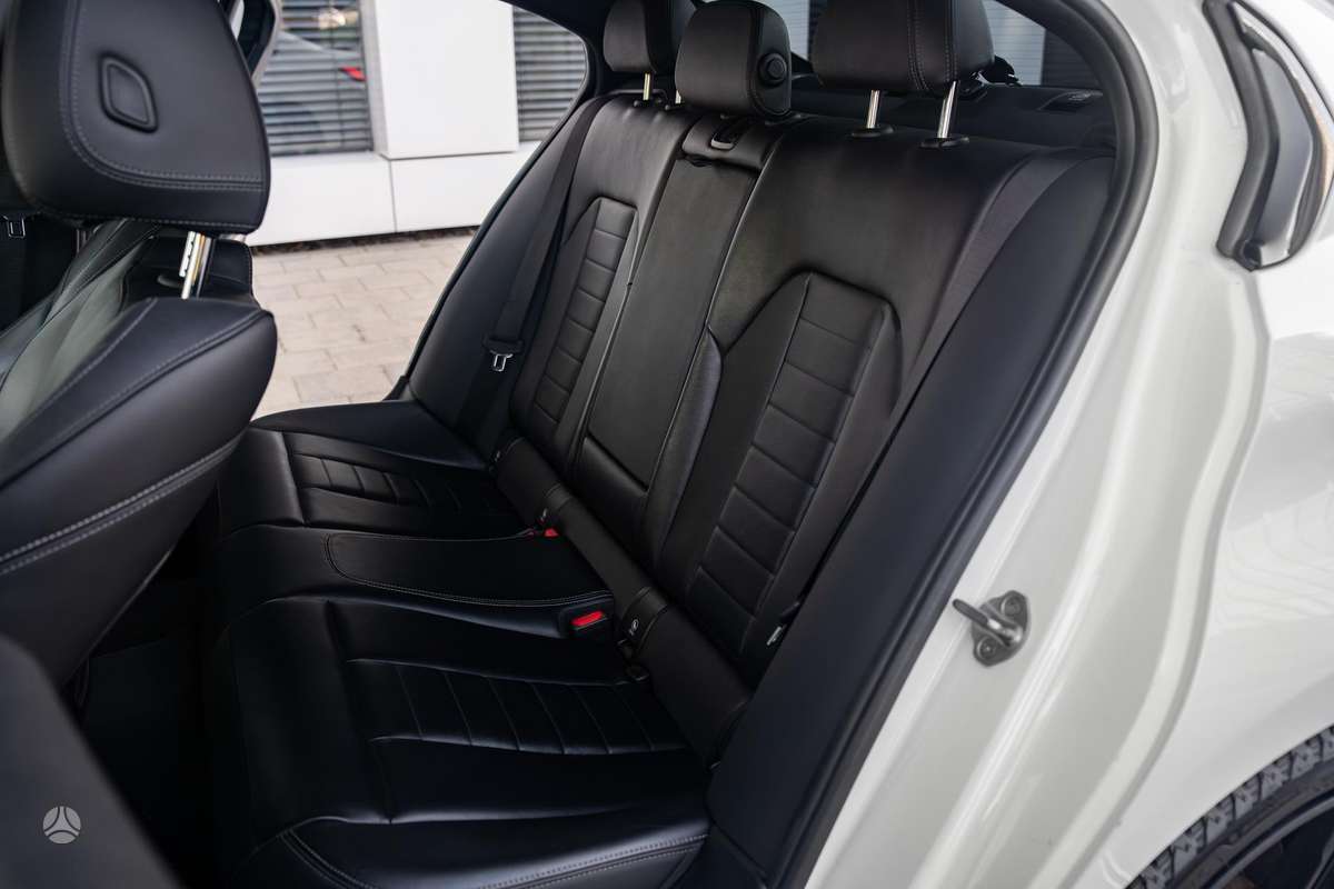 BMW 330, 2.0 l., Седан