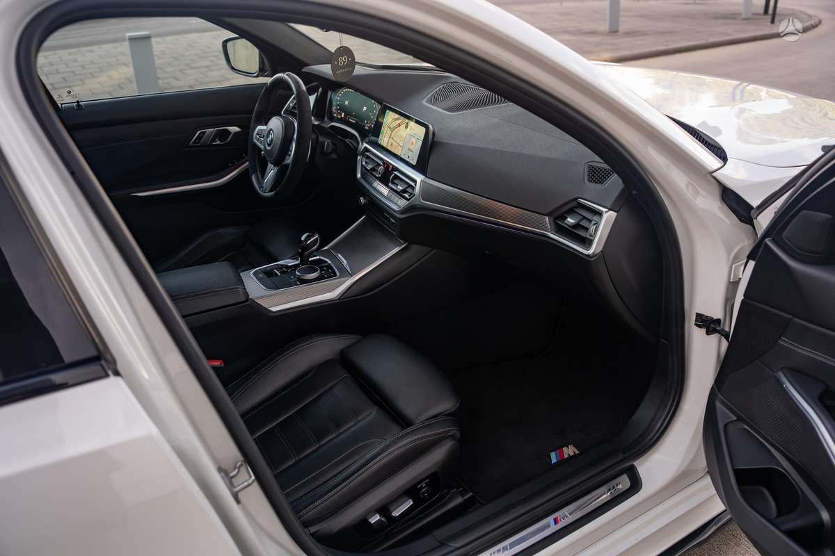 BMW 330, 2.0 l., Седан