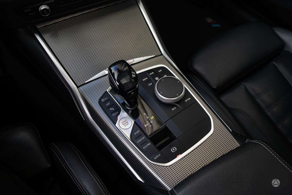BMW 330, 2.0 l., Седан