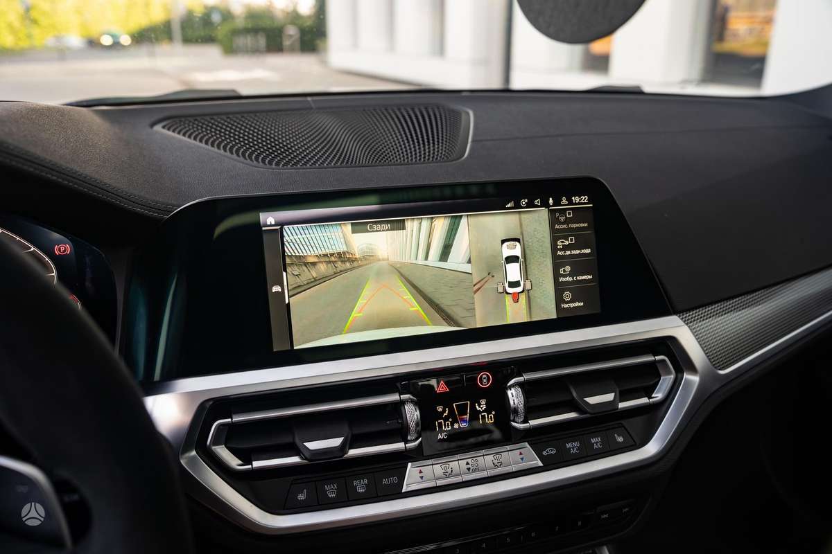 BMW 330, 2.0 l., Седан