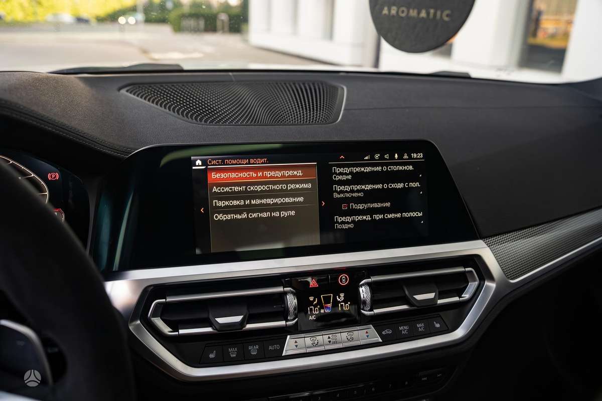 BMW 330, 2.0 l., Седан