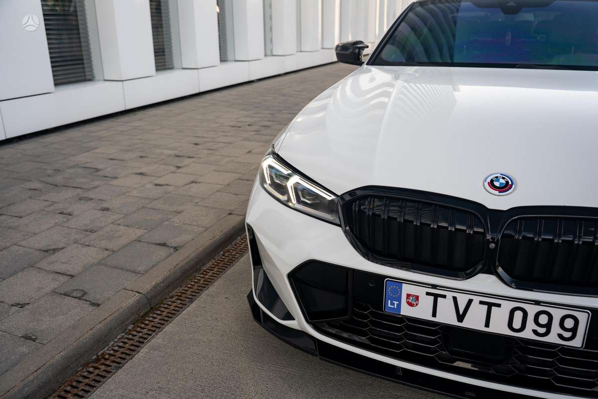 BMW 330, 2.0 l., Седан