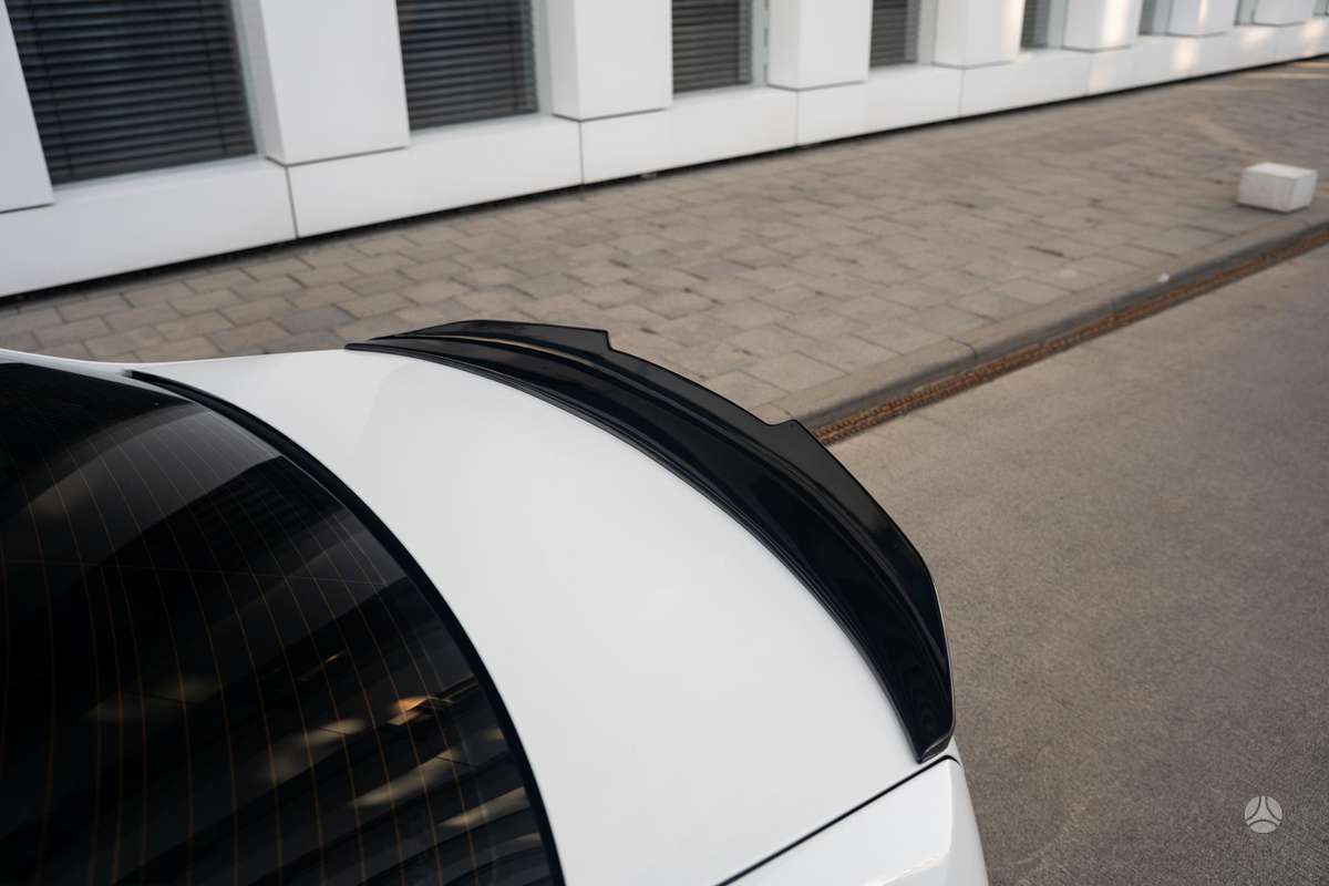 BMW 330, 2.0 l., Седан