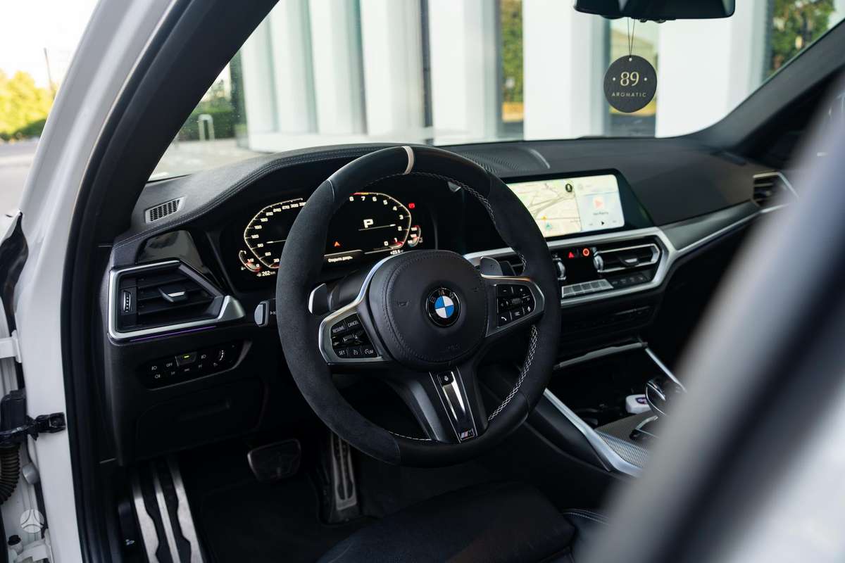 BMW 330, 2.0 l., Седан