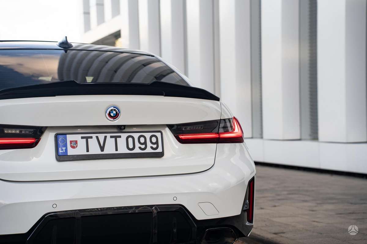 BMW 330, 2.0 l., Седан