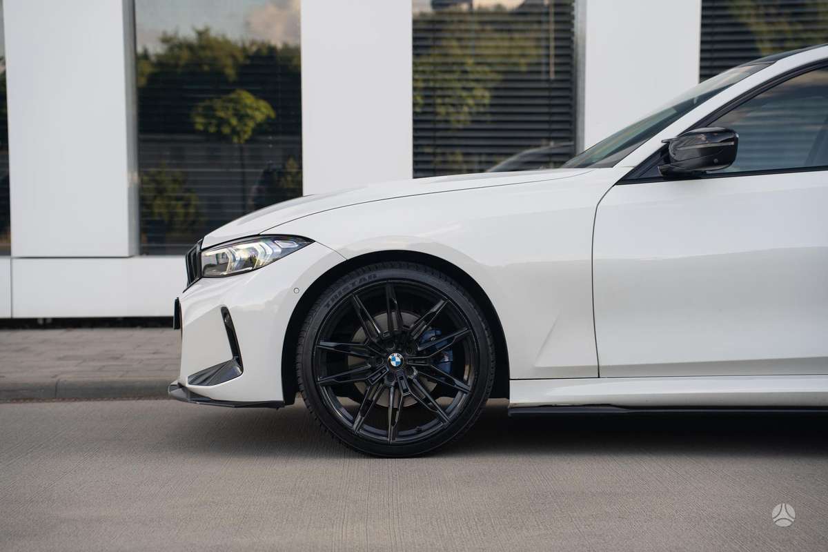 BMW 330, 2.0 l., Седан