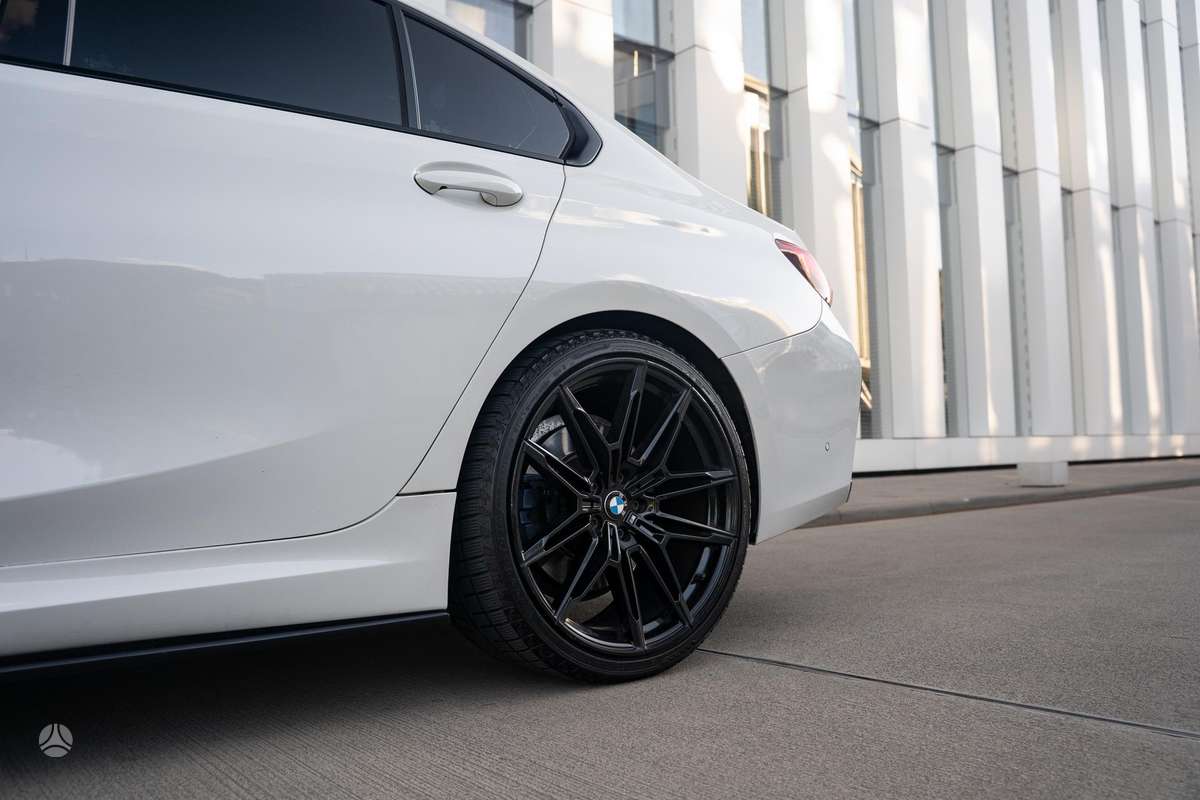 BMW 330, 2.0 l., Седан