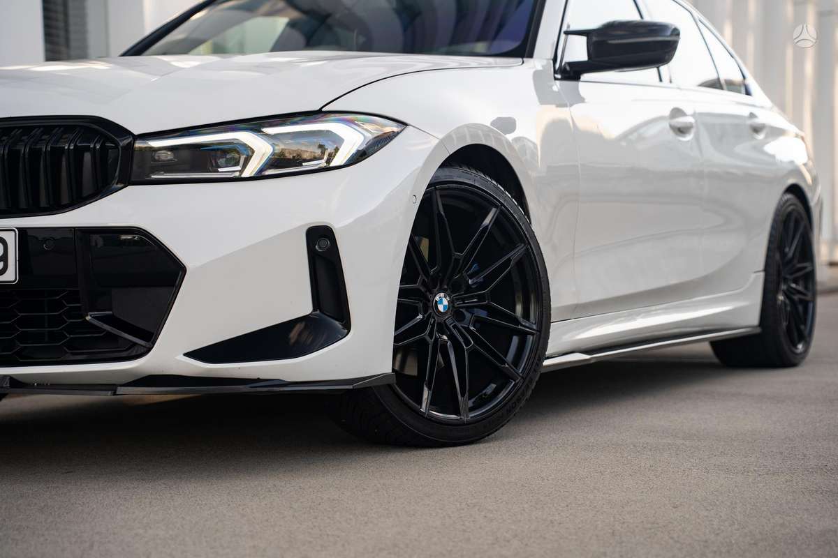 BMW 330, 2.0 l., Седан