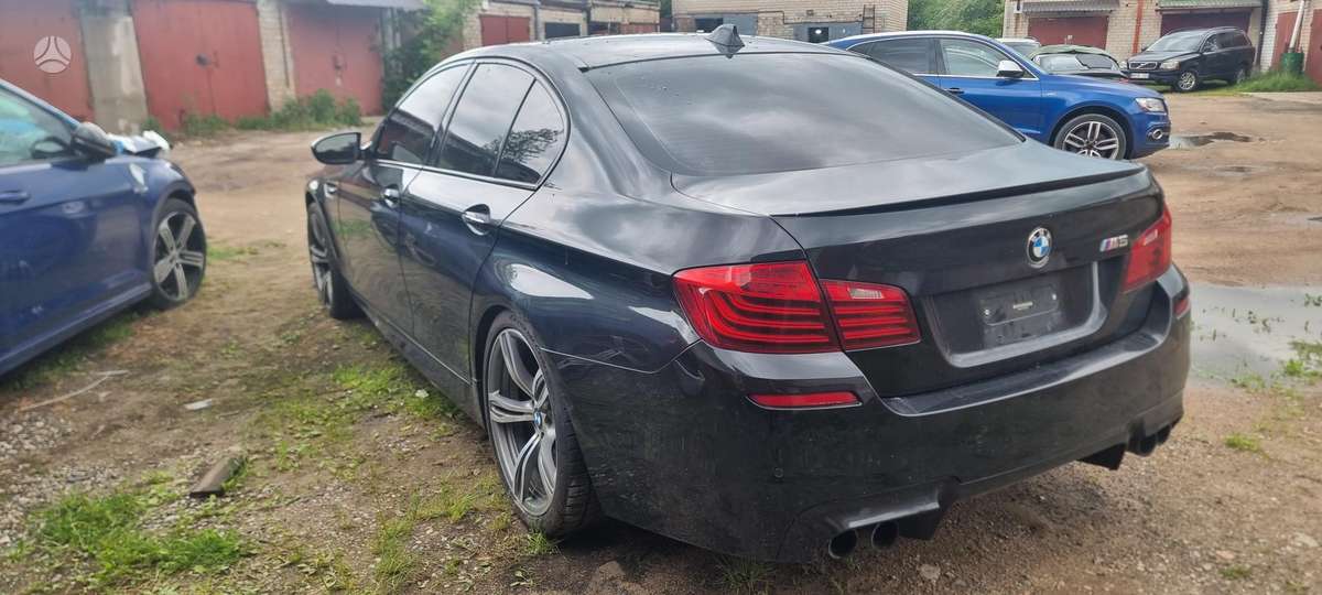 BMW M5, 4.4 l., Седан