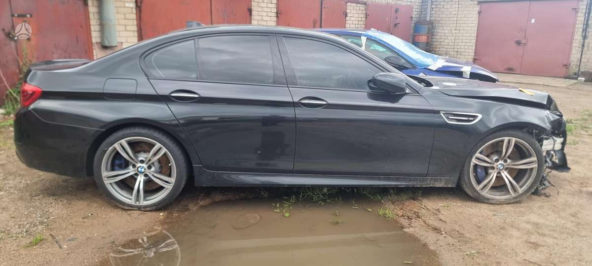 BMW M5, 4.4 l., Седан