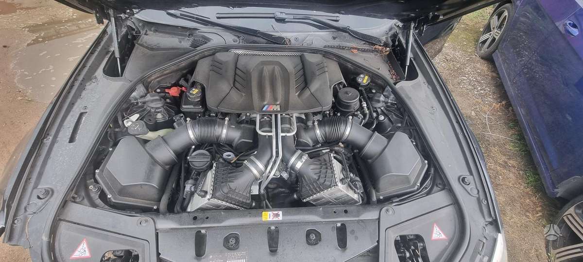 BMW M5, 4.4 l., Седан
