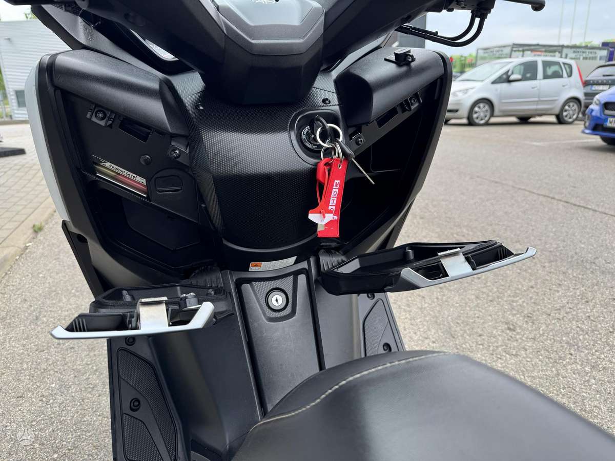 Yamaha X-max 400cc, мотороллеры / мопеды