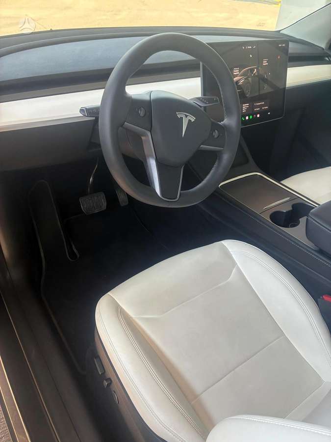 Tesla Model Y, 75 kWh, off-road / crossover