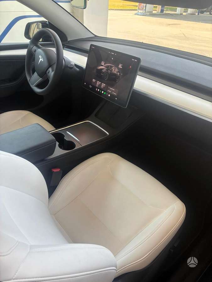 Tesla Model Y, 75 kWh, off-road / crossover