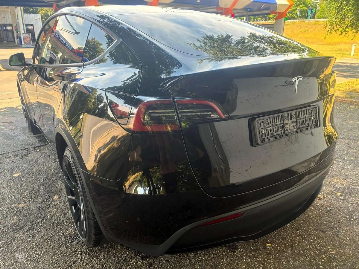 Tesla Model Y, 75 kWh, off-road / crossover