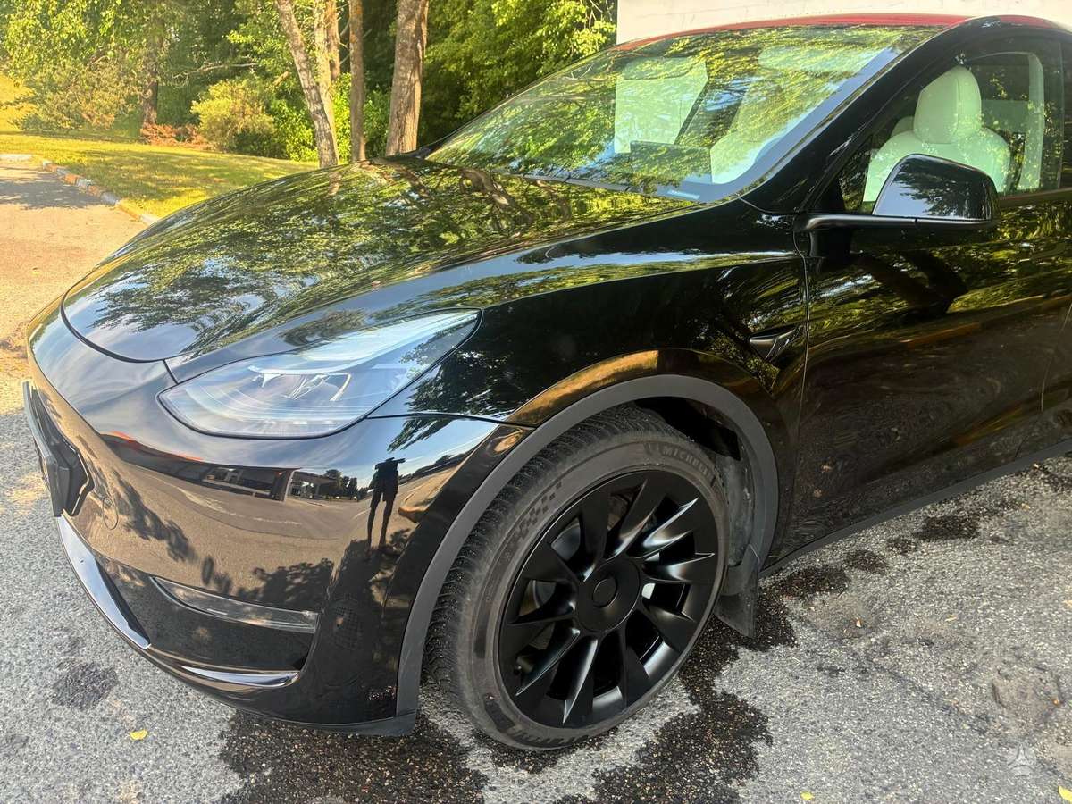 Tesla Model Y, 75 kWh, off-road / crossover