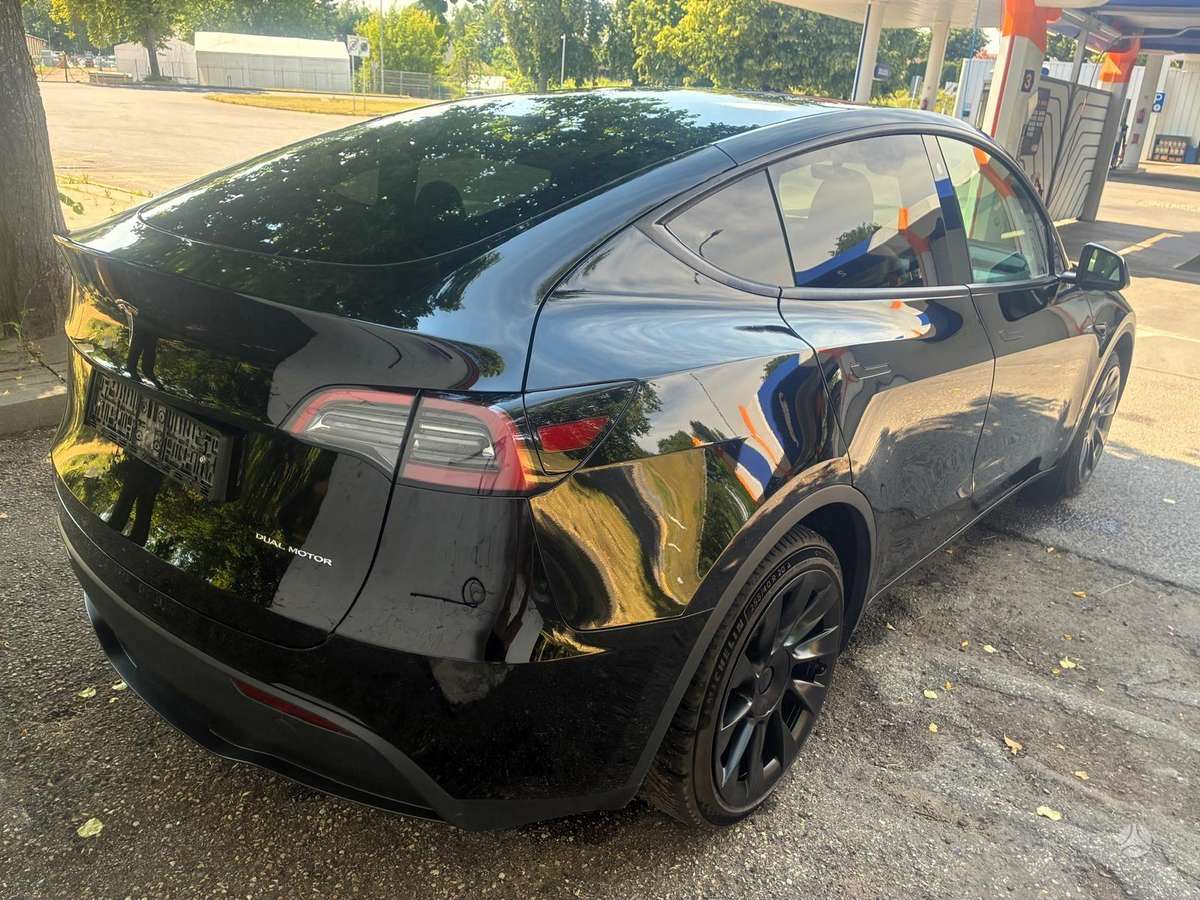 Tesla Model Y, 75 kWh, off-road / crossover