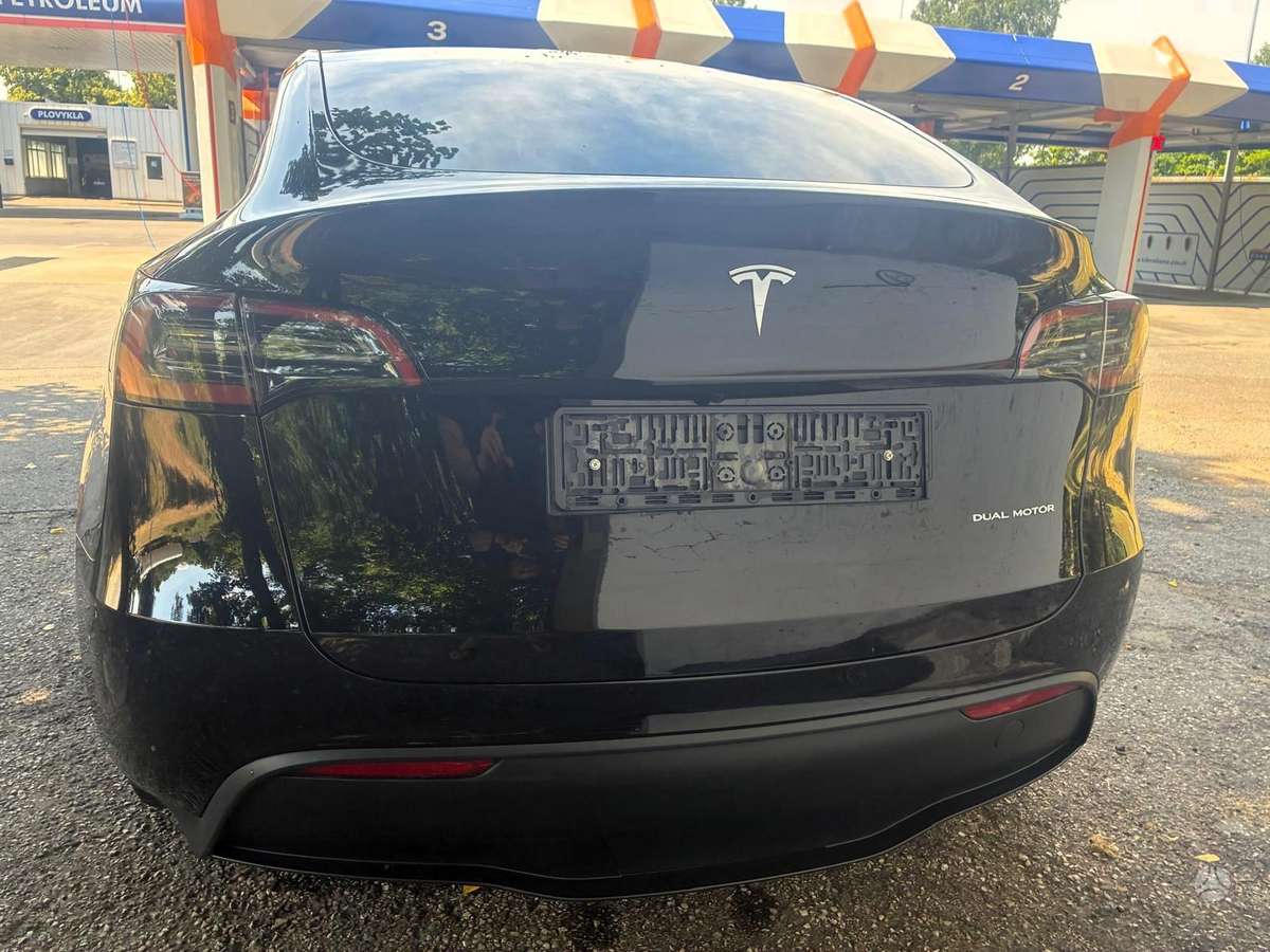 Tesla Model Y, 75 kWh, off-road / crossover