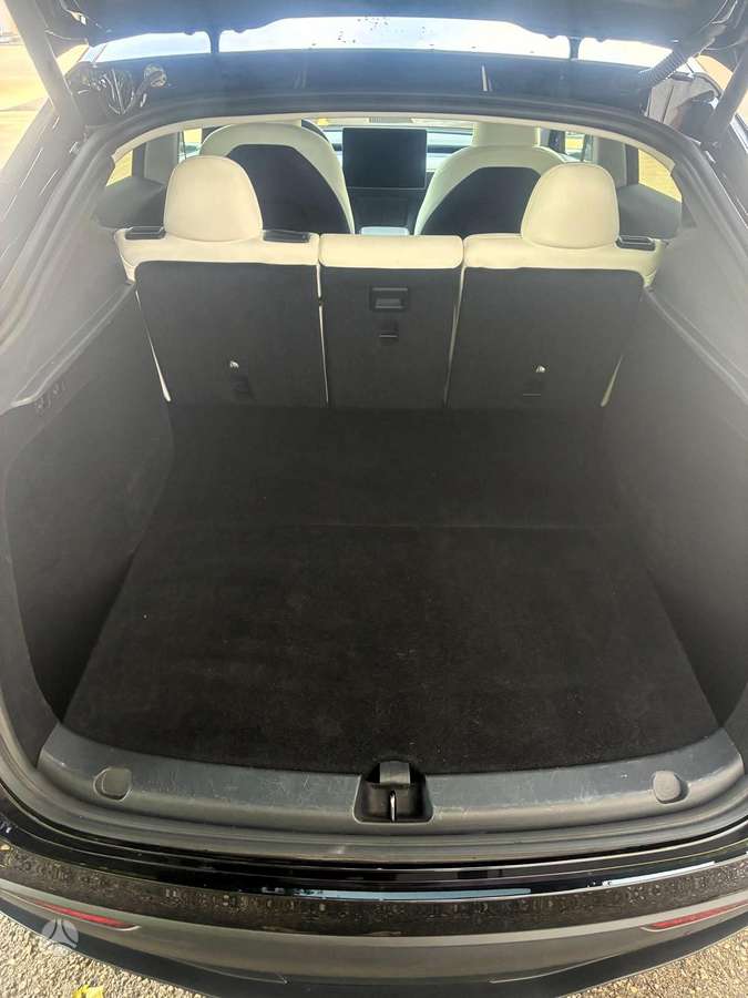 Tesla Model Y, 75 kWh, off-road / crossover