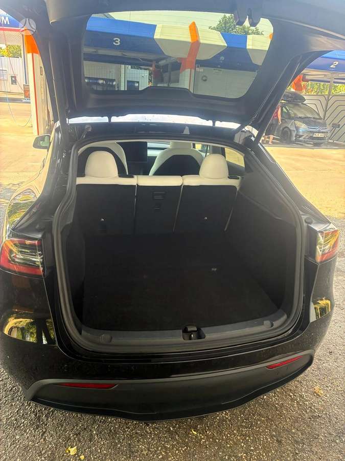 Tesla Model Y, 75 kWh, off-road / crossover