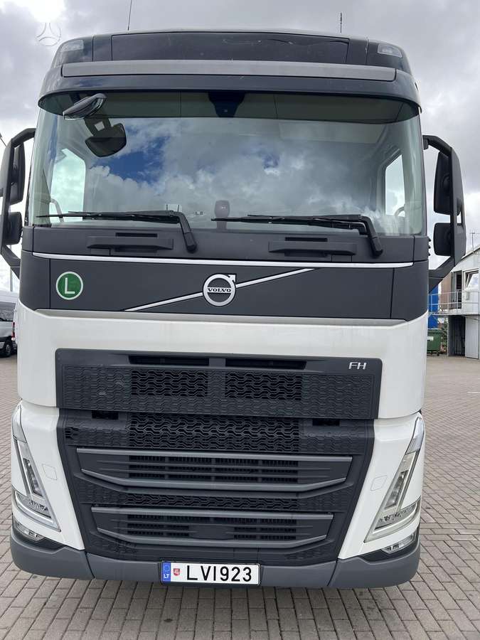 Volvo FH, double sleeper