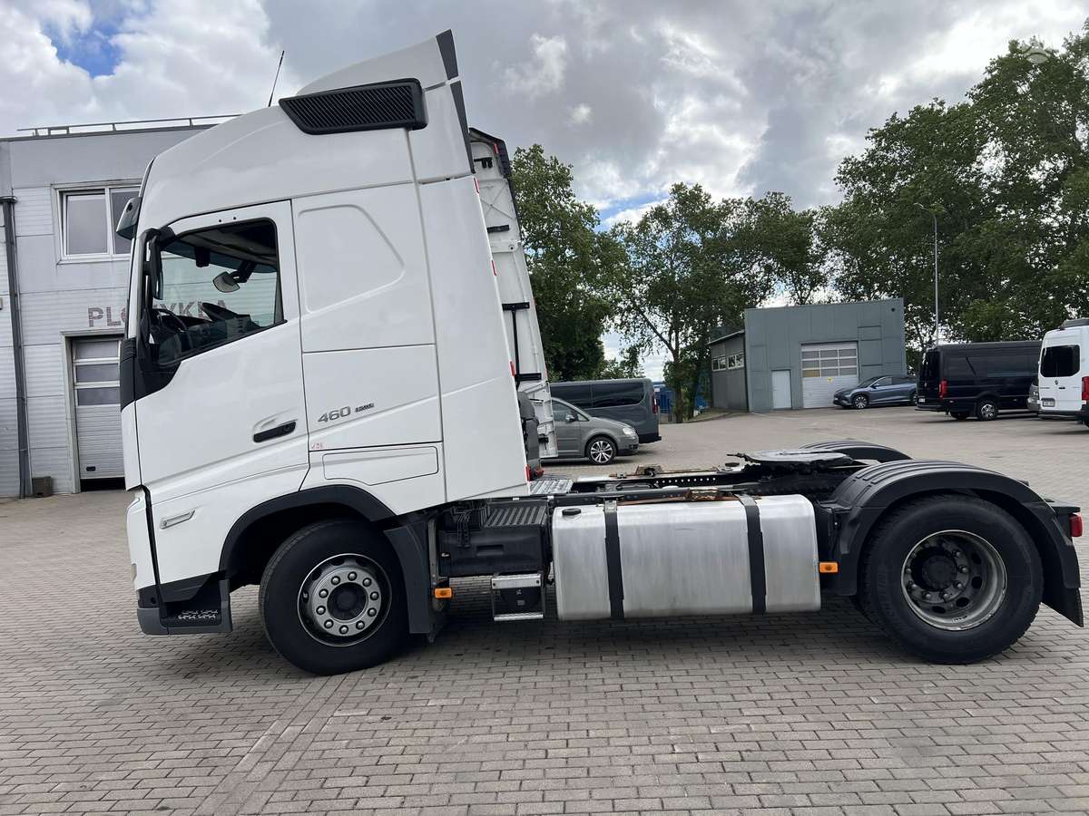 Volvo FH, double sleeper