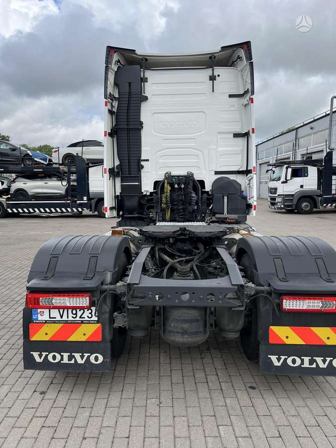 Volvo FH, double sleeper