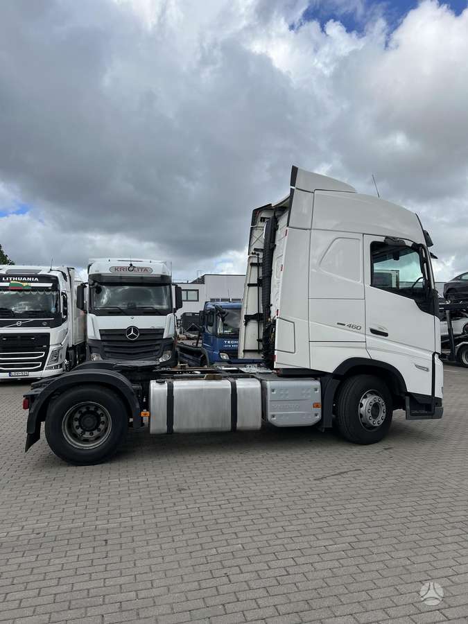 Volvo FH, double sleeper