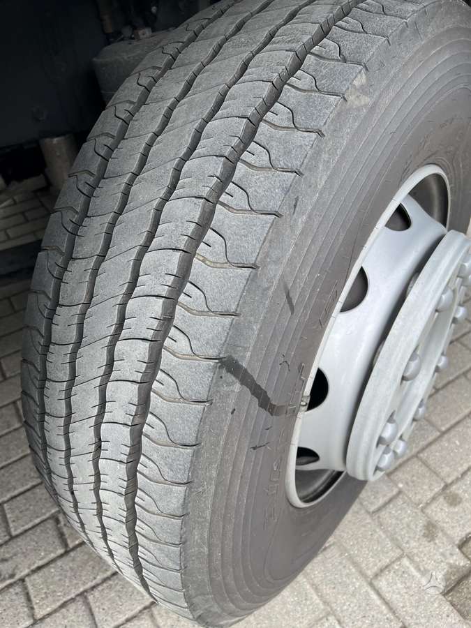 Volvo FH, double sleeper