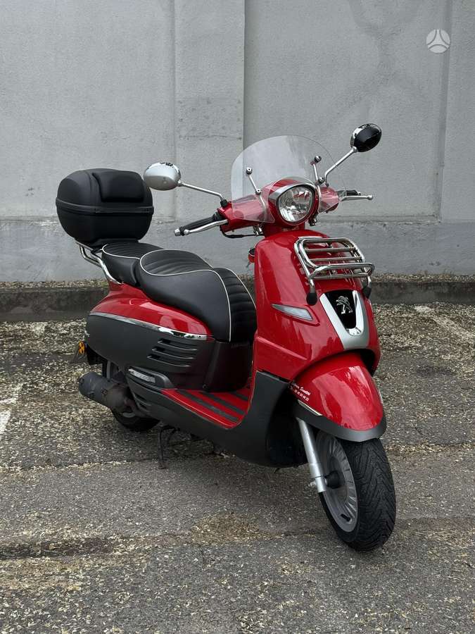 Yamaha XMAX 125, scooters / mopeds