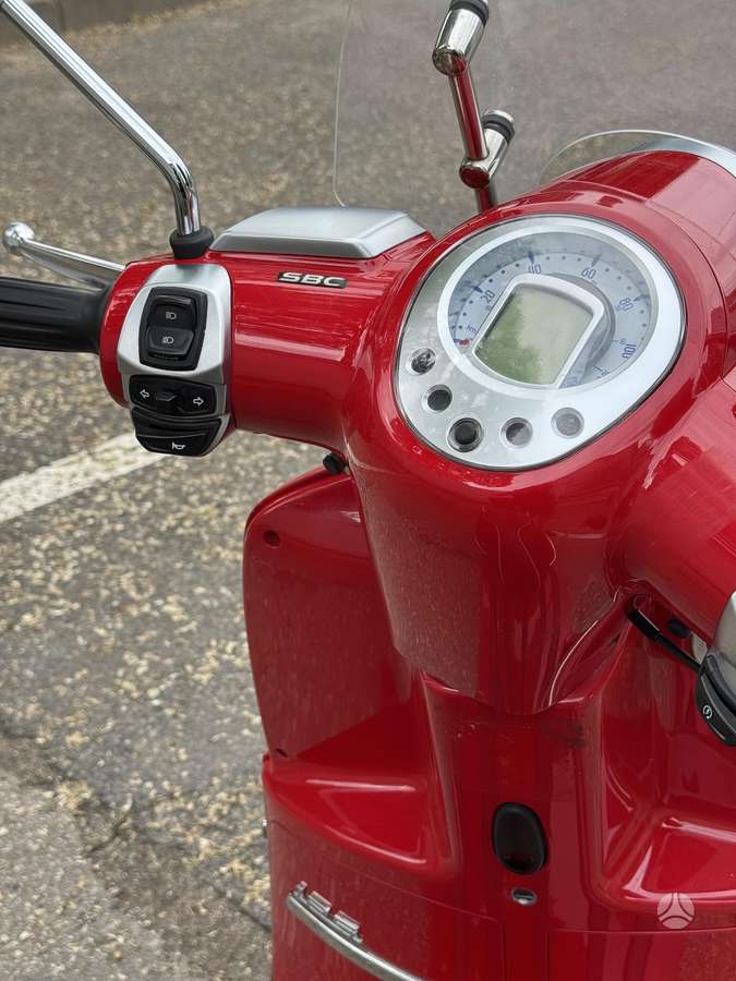 Yamaha XMAX 125, мотороллеры / мопеды