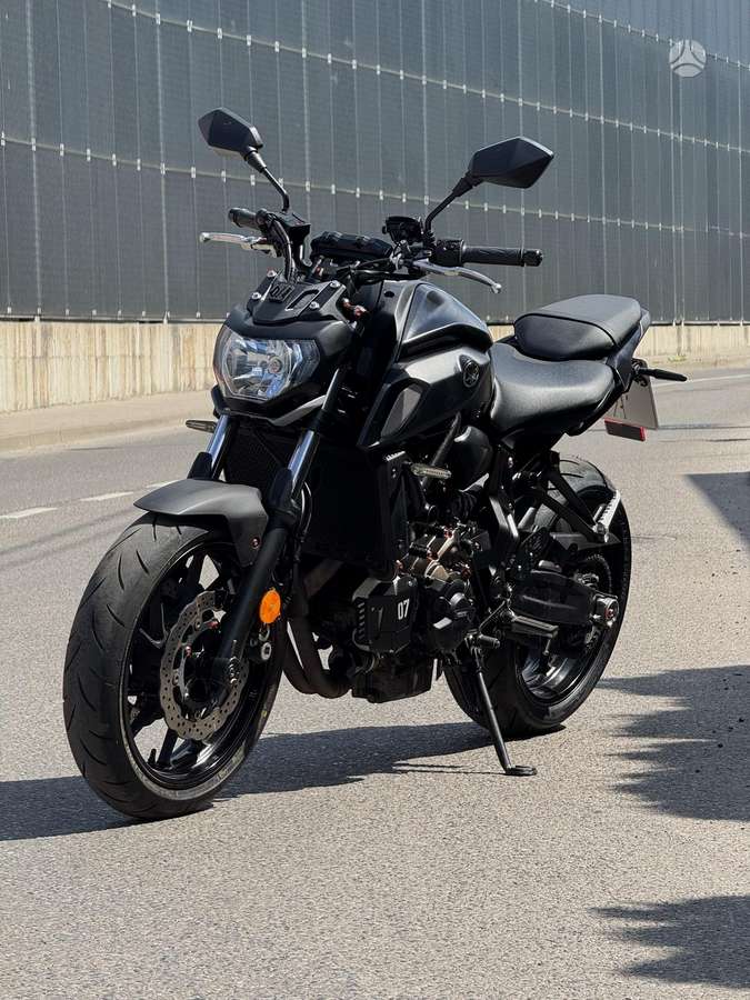 Yamaha MT 07, street / classic