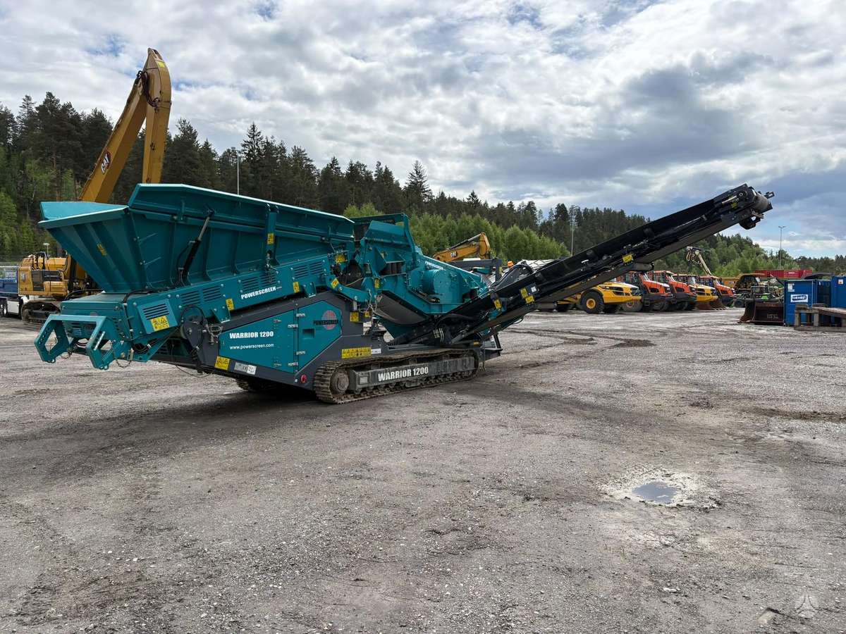 Power screen Warrior 1200. 107m/h, screening