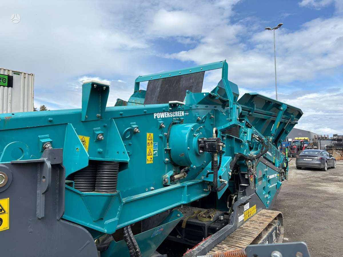 Power screen Warrior 1200. 107m/h, screening