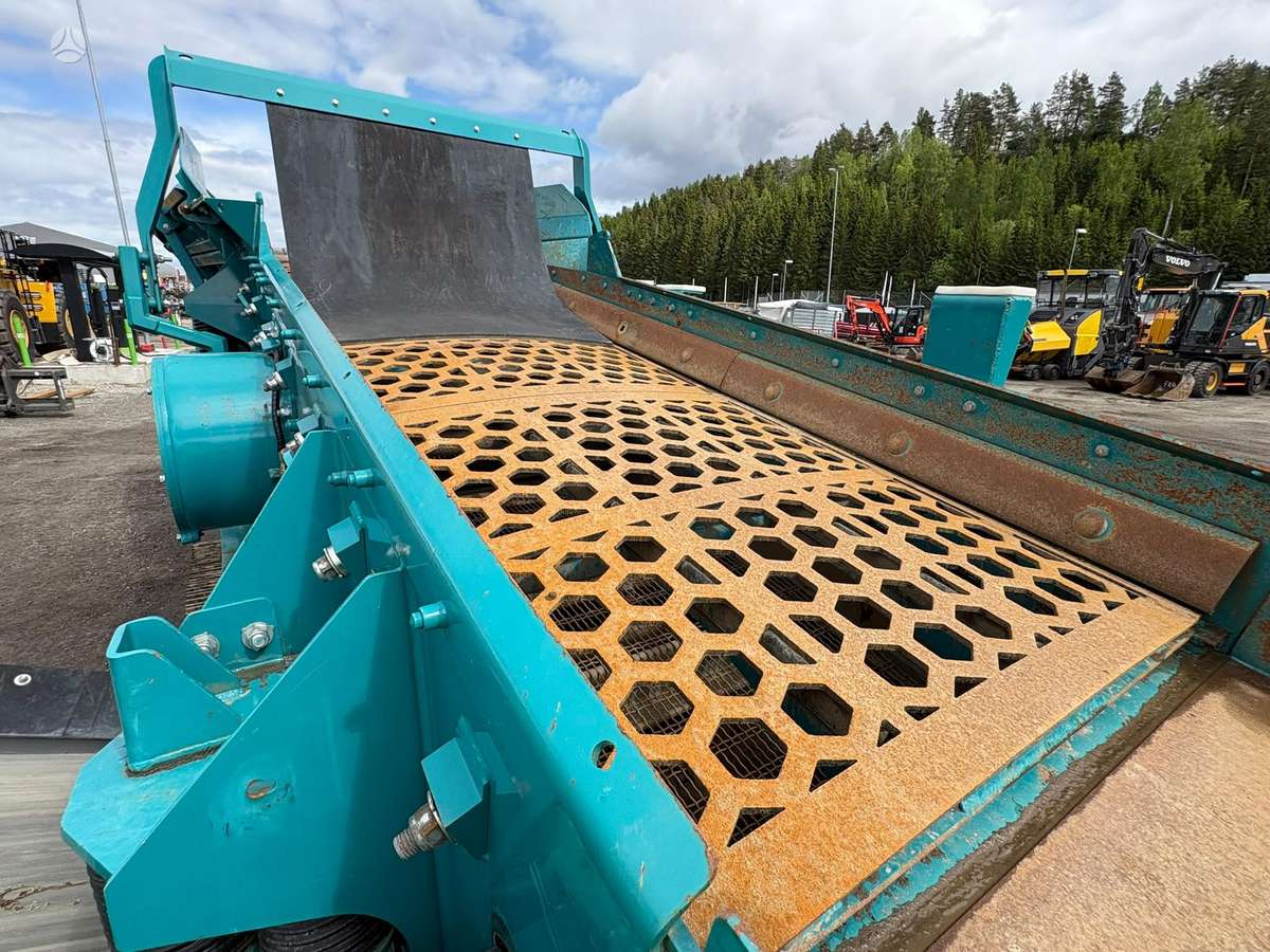 Power screen Warrior 1200. 107m/h, screening