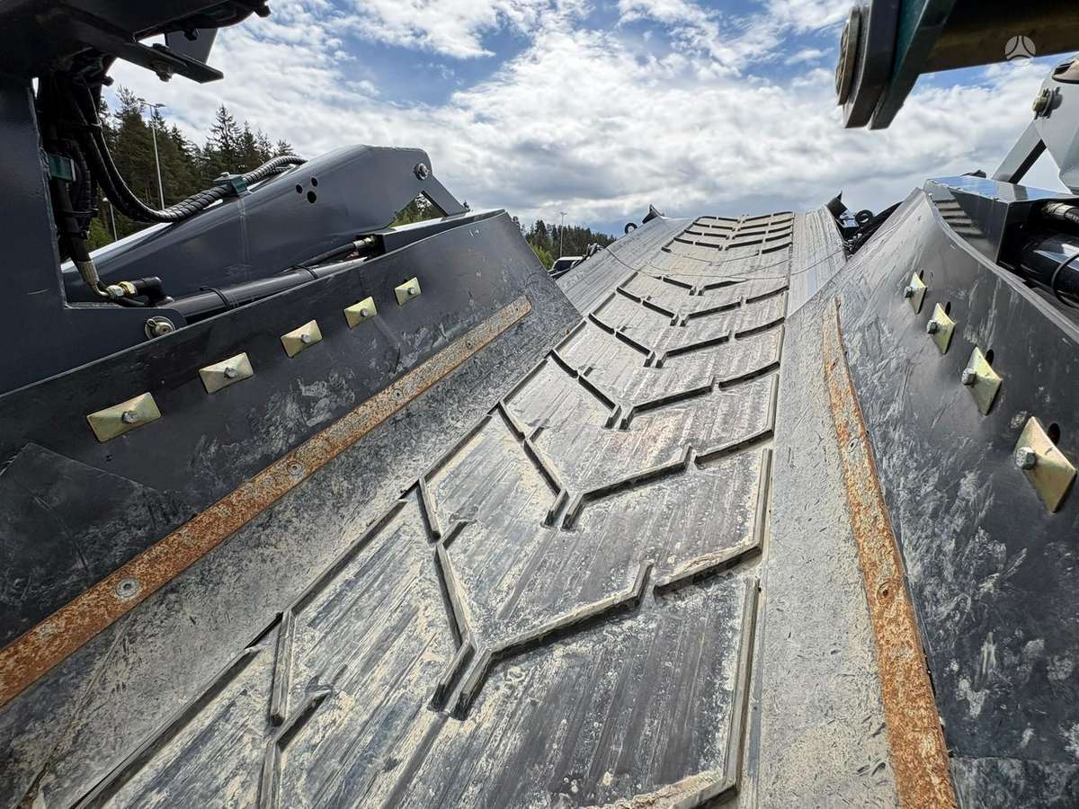 Power screen Warrior 1200. 107m/h, screening