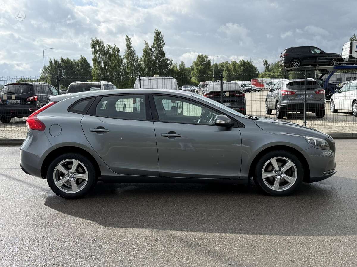 Volvo V40, 2.0 l., hatchback