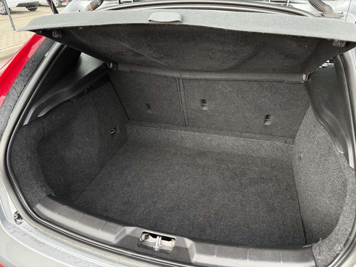 Volvo V40, 2.0 l., hatchback