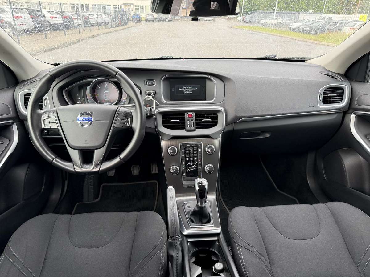 Volvo V40, 2.0 l., hatchback