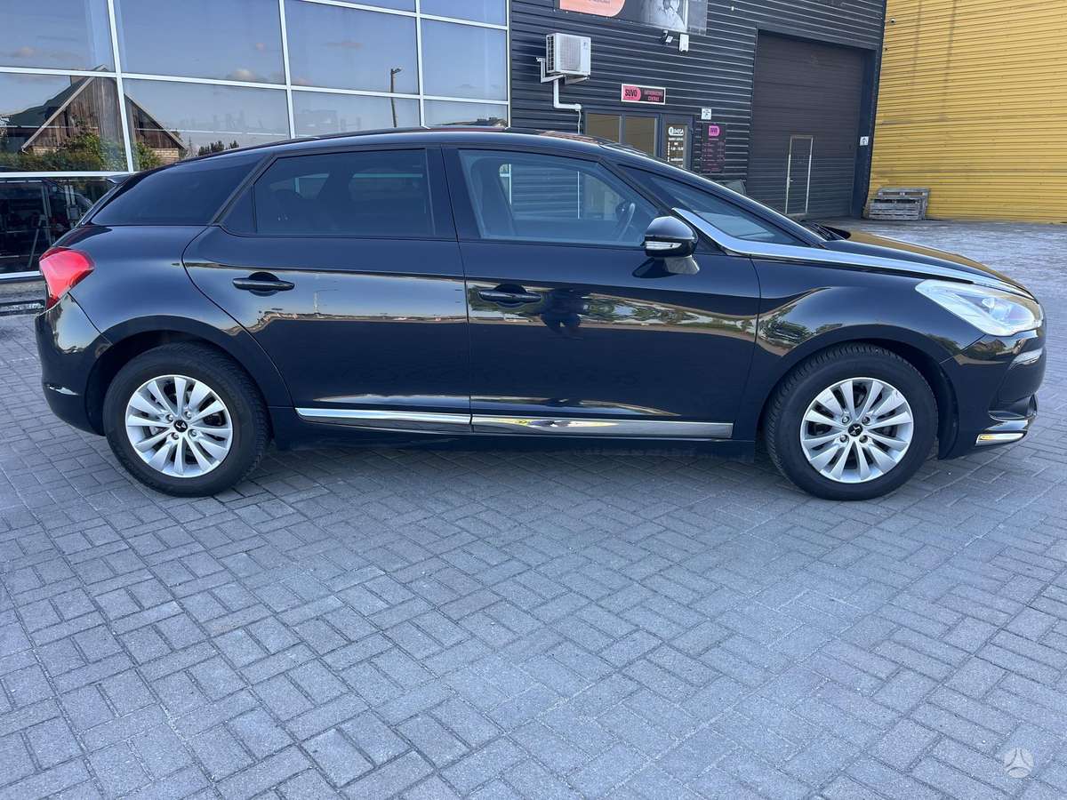 Citroen DS5, 1.6 l., hatchback