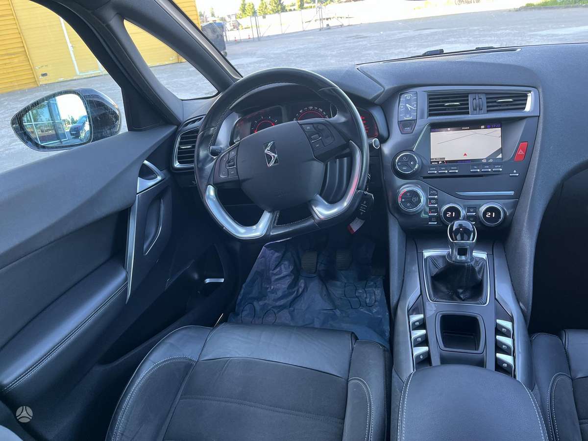 Citroen DS5, 1.6 l., hatchback