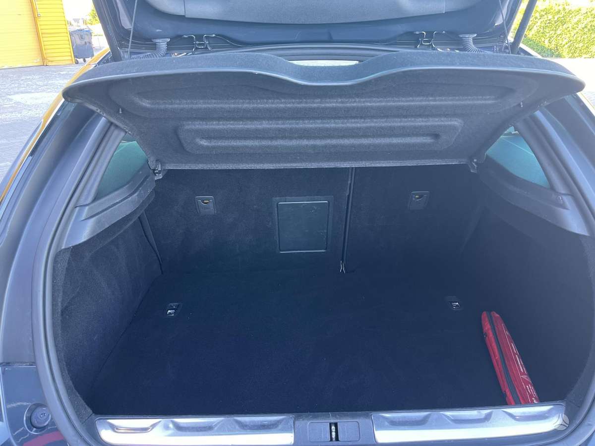 Citroen DS5, 1.6 l., hatchback