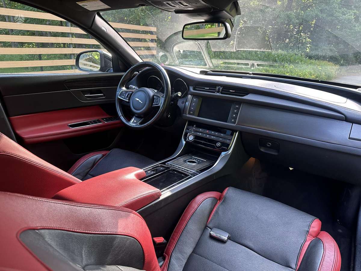 Jaguar XF, 3.0 l., Седан