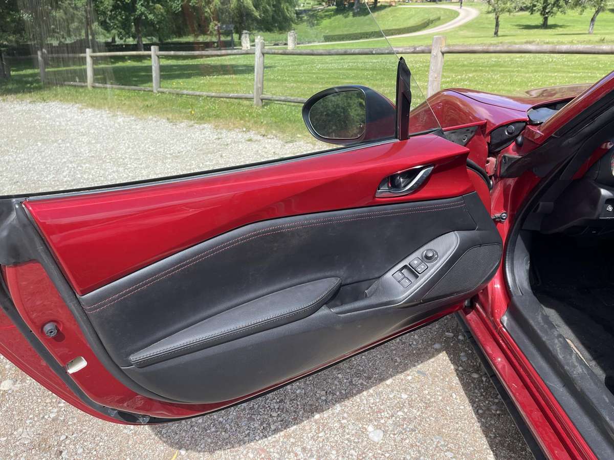 Mazda MX-5, 2.0 l., coupe