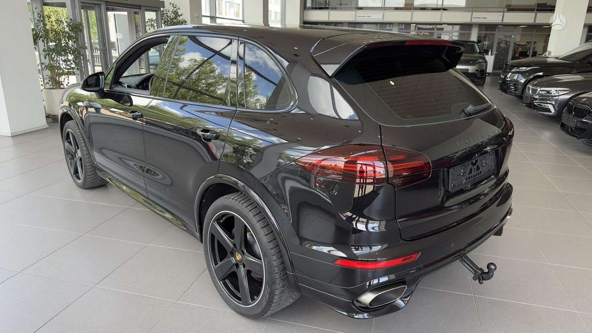 Porsche Cayenne - 4