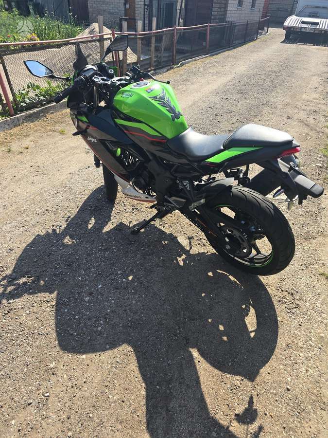Kawasaki Ninja 125, street / classic