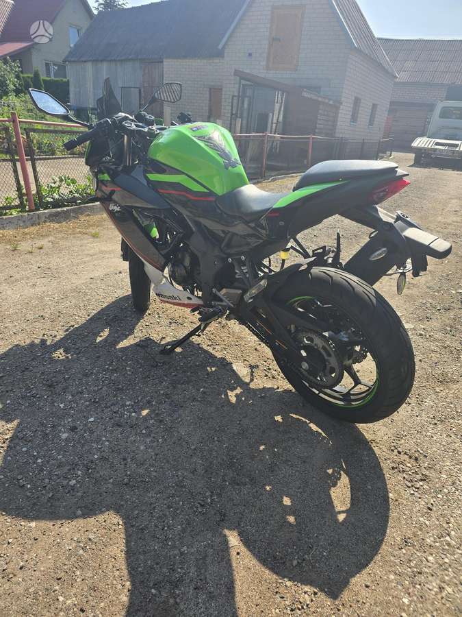 Kawasaki Ninja 125, street / classic